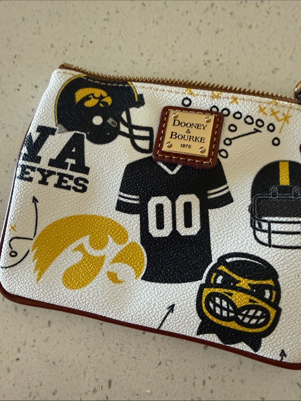 NWT: Dooney & Bourke White/Black/Gold Iowa Hawkeyes Zip Wristlet - Picture 3 of 7